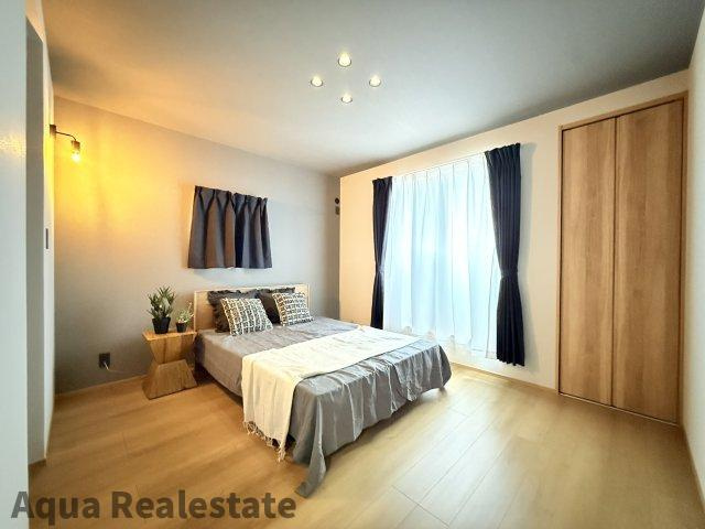 オール電化デザイナーズハウス高松市元山町⑰の寝室|落ち着いた色調の寝室です