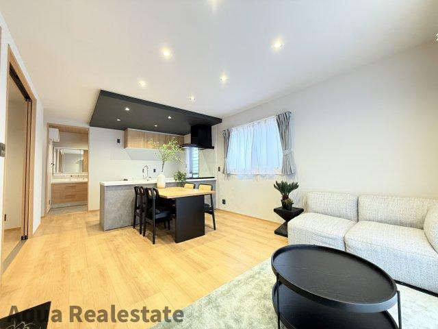 オール電化デザイナーズハウス高松市元山町⑰の居間・リビング|昼下がりには読書やお昼寝でもしながらのんびりと過ごすひと時…。家族が集まる空間を、一番明るい空間に。