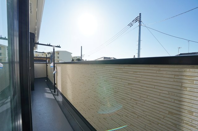 【横浜市瀬谷区二ツ橋町543-5全3棟新築戸建て】★仲介手数料無料★（二ツ橋小学校・東野中学校）のバルコニー