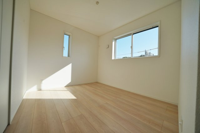 【横浜市瀬谷区二ツ橋町543-5全3棟新築戸建て】★仲介手数料無料★（二ツ橋小学校・東野中学校）の洋室