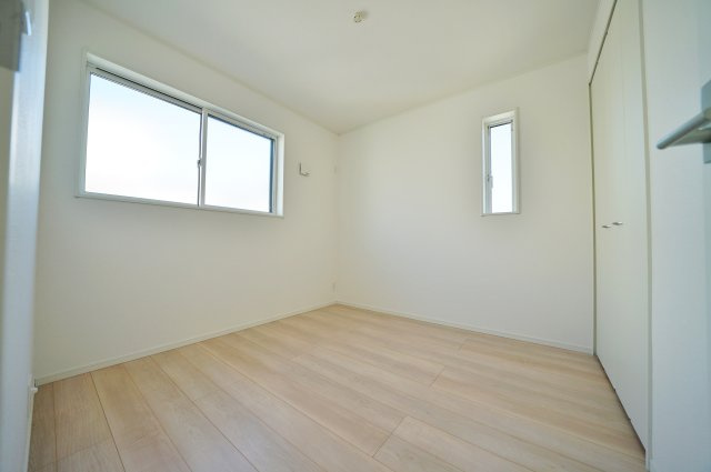 【横浜市瀬谷区二ツ橋町543-5全3棟新築戸建て】★仲介手数料無料★（二ツ橋小学校・東野中学校）の洋室