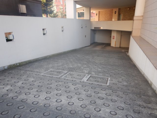 セントラルレジデンス新宿シティタワーの駐車場