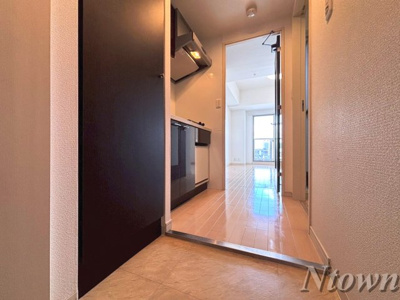 【玄関】 | エステムプラザ名古屋栄プレミアム | 収納もある玄関です