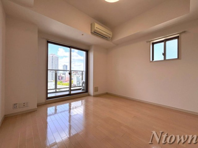 【居間・リビング】 | エステムプラザ名古屋栄プレミアム | こちらのリビングで趣味の時間をお楽しみください