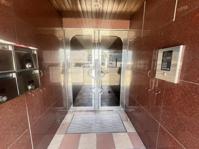 シャトレＳＩ原寺のエントランス