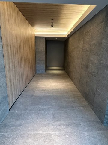 シーズンフラッツ新大塚のエントランス