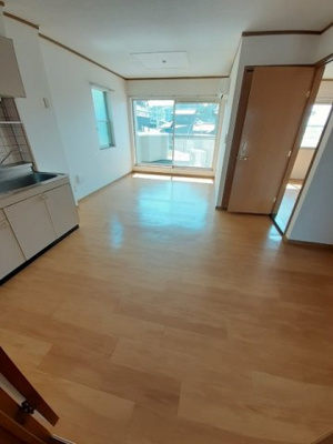 【居間・リビング】 | サンエステート 2LDKH | ゆったり過ごせる居間です