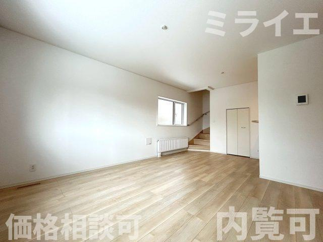 【新築戸建】札幌市豊平区月寒東2条16丁目2棟の居間・リビング|【仲介手数料無料】【価格相談可能】です。