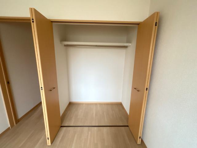 オレンジコートの収納|クローゼット