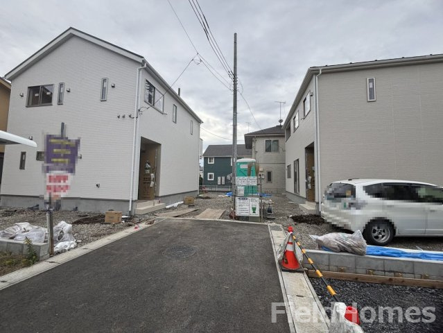 秦野市平沢新築戸建て　第18-1号棟の前面道路含む現地写真|前面道路含む現地写真です。