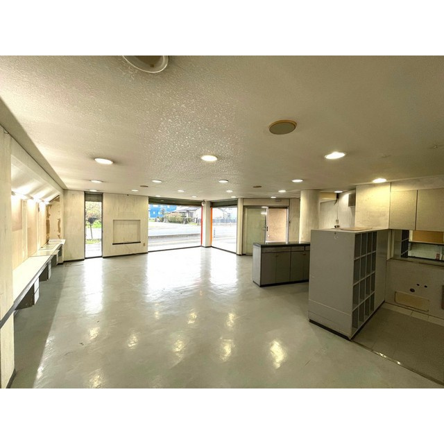 羽島郡笠松町月美町の店舗一部の居間・リビング