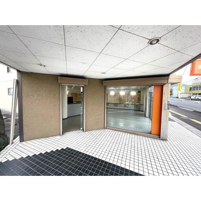 羽島郡笠松町月美町の店舗一部の玄関