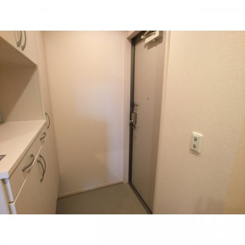 各務原市鵜沼小伊木町２丁目のアパートの玄関