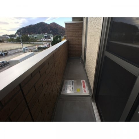 各務原市鵜沼小伊木町２丁目のアパートのバルコニー