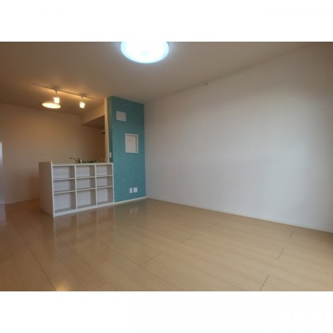 各務原市鵜沼小伊木町２丁目のアパートの居間・リビング