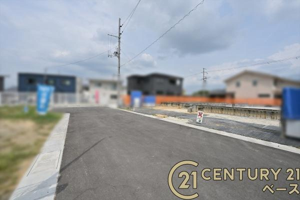 葛城市林堂 １号棟 ／新築一戸建の前面道路含む現地写真|■現地撮影写真■前面道路約６ｍ以上で車の出し入れも楽々！