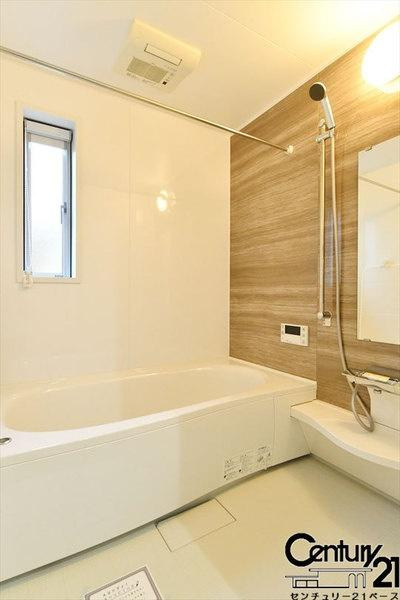 橿原市石原田町 ／新築一戸建の内観：施工例|■ゆったり１坪サイズの浴室！足を伸ばしての入浴は疲れも癒してくれます！■