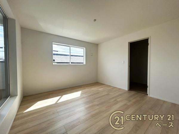 クレイドルガーデン五条畑 ／新築一戸建の洋室|■現地撮影写真■２面採光で明るいお部屋です！