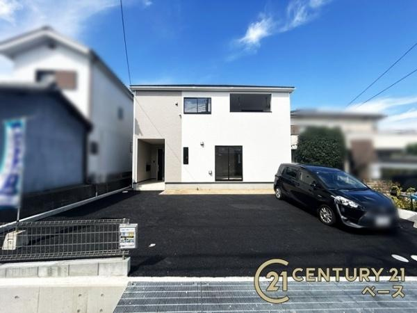 クレイドルガーデン五条畑 ／新築一戸建の外観|■現地撮影写真■制震装置（SAFE365）搭載！制震＋耐震の地震に強い安心の邸宅！お気軽にお問い合わせ下さい！■
■ペアガラス使用で結露の心配もありません！