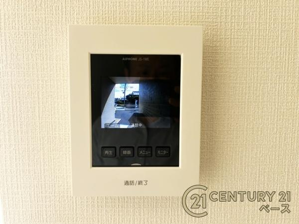 クレイドルガーデン五条畑 ／新築一戸建の内装|■現地撮影写真■ＴＶモニター付きインターホンで防犯対策もバッチリ！来客も一目でわかり安心です！