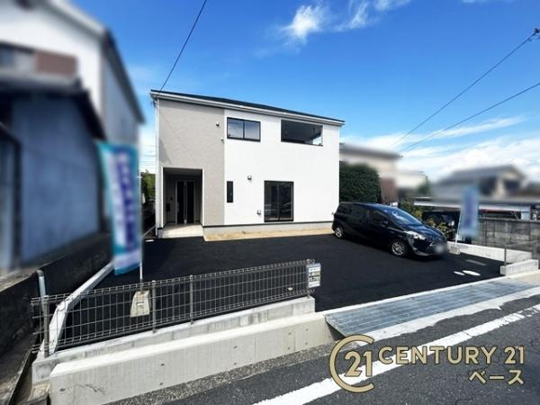 クレイドルガーデン五条畑 ／新築一戸建の駐車場|■現地撮影写真■広々とした駐車スペース並列２台分完備！