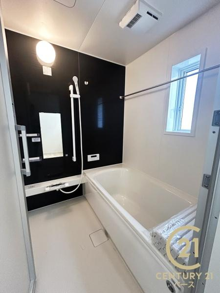 クレイドルガーデン五条畑 ／新築一戸建の浴室|■現地撮影写真■ゆったり１坪サイズ！足を伸ばしての入浴は疲れも癒してくれます！