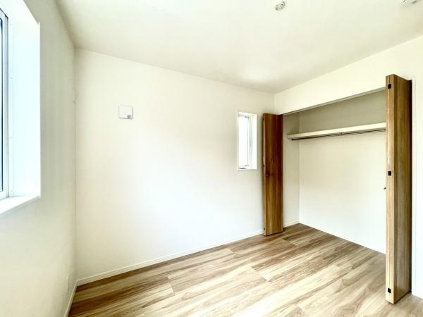 横浜市旭区上白根２丁目の新築一戸建の洋室|落ち着きのある洋室です！
休日はこちらでおくつろぎ下さい♪