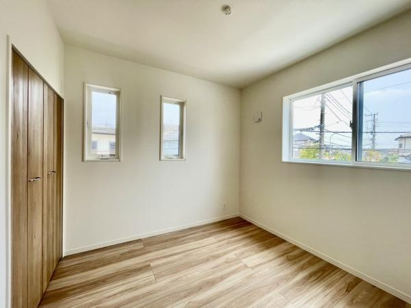 横浜市旭区上白根２丁目の新築一戸建の洋室|落ち着きのある洋室です！
休日はこちらでおくつろぎ下さい♪