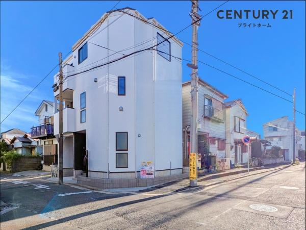 横浜市港北区綱島東５丁目の新築一戸建の外観|周辺は落ち着いた街並み。
お気軽にお問い合わせください。