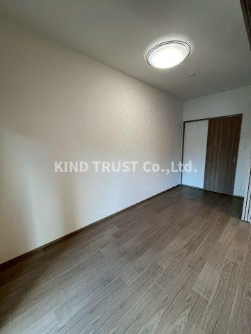 プレジオ梅田の居間・リビング|こちらのリビングで趣味の時間をお楽しみください