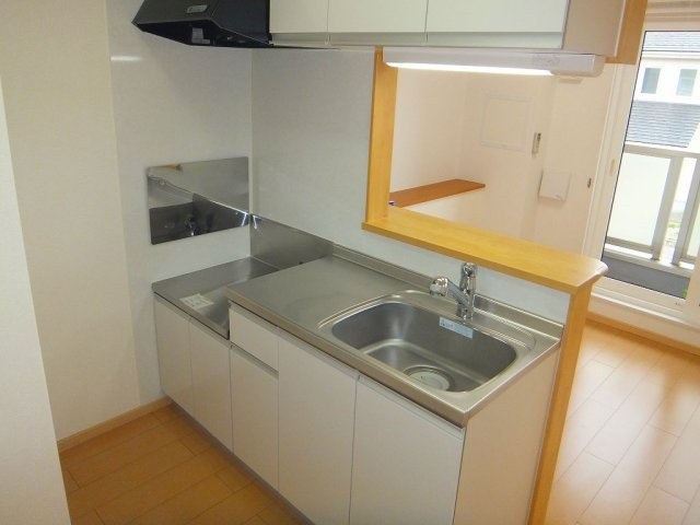 米島一番館のキッチン|コンパクトなキッチンで掃除もラクラク