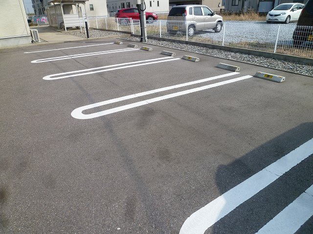 メゾンビューⅡの駐車場|駐車スペースもあります