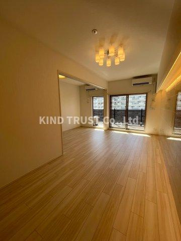 プレジオ梅田の居間・リビング|こちらの居間で趣味の時間をお楽しみください