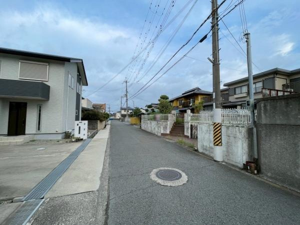 和歌山市府中　中古戸建の前面道路含む現地写真