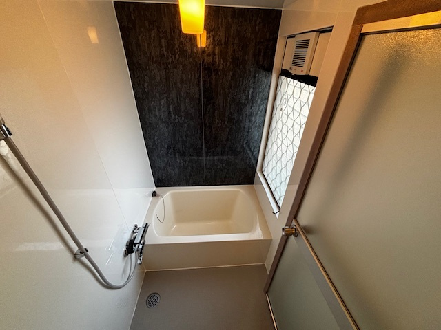 島田市月坂1丁目　中古戸建の浴室