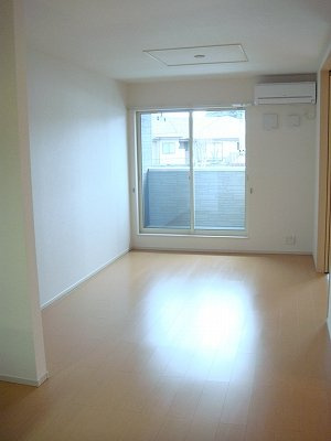 【居間・リビング】 | ポンポン・アジュール | こちらのリビングで趣味の時間をお楽しみください