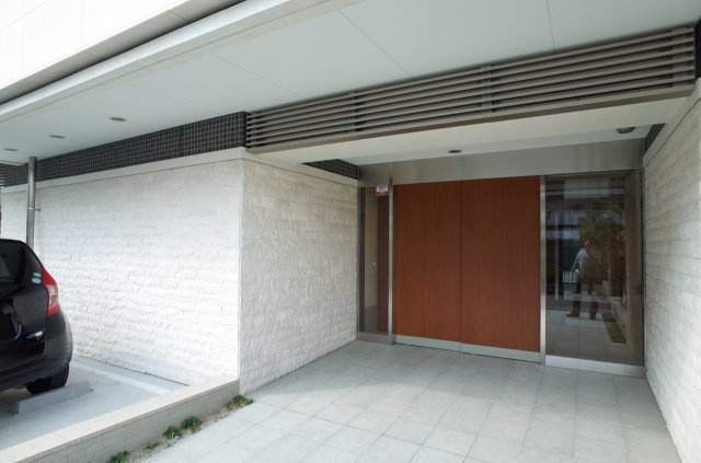 ワコーレ本山田中町のエントランス