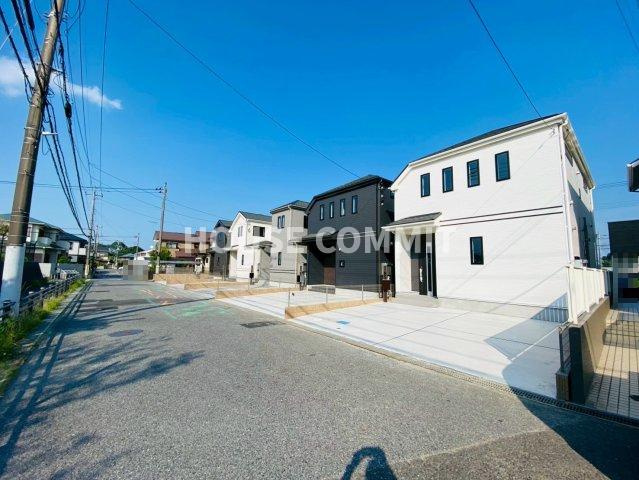 成田市美郷台　新築戸建　A号棟の前面道路含む現地写真