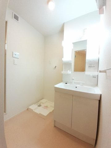 フランメゾン南沖洲Ｂの洗面所|忙しい朝には欠かせない洗面所です