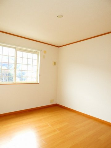 ソレイユ２番館の内装|明るい色調の室内です