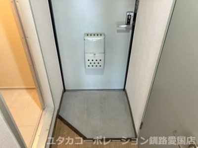 【玄関】 | 【商談中】ロマーヌ釧路第二 131号室