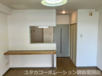 【居間・リビング】 | 【商談中】ロマーヌ釧路第二 131号室 | コンパクトな間取りで一人暮らしに最適なお部屋です★☆