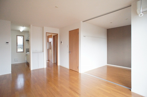 シャーメゾンなでしこ　Ｃの居間・リビング