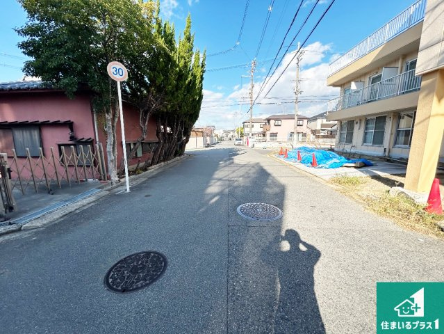 堺市西区浜寺船尾町西　新築一戸建ての前面道路含む現地写真|周辺は落ち着いた街並みの住宅地！子育てがしやすい住環境です！まだ未完成ですが、現地でしかわからない事もございます。是非一度ご覧ください。