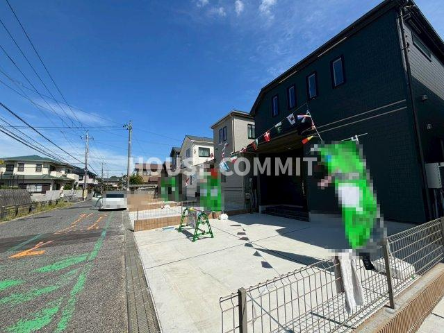 成田市美郷台　新築戸建　B号棟の前面道路含む現地写真