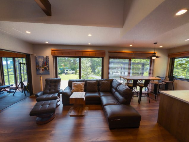 中軽井沢 2023年竣工の中古戸建の居間・リビング