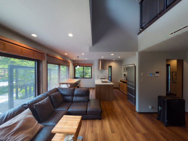 中軽井沢 2023年竣工の中古戸建の居間・リビング