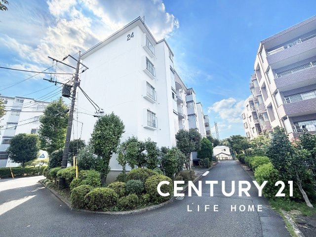 【外観】 | 南向き！新規リノベーション済み♪【宮前平グリーンハイツ24号棟】