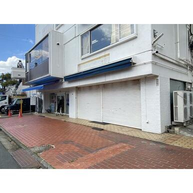 青木ビルのエントランス