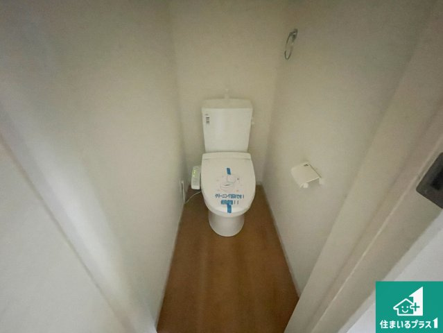 京都市伏見区向島庚申町　第3期　新築一戸建てのトイレ|1・2階の2ヶ所にあるので、朝の忙しい時間の順番待ちもなく、深夜の利用にも大変便利です。